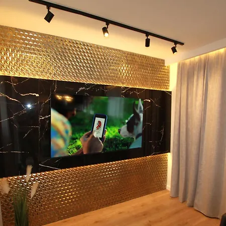 Grand Royal Baltic - Luksusowy 150 Metrow Od Plazy, Port, Taras, Bezplatny Parking, Lokalizacja W Centrum Ustki 乌斯特卡