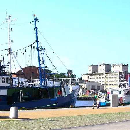 Grand Royal Baltic - Luksusowy 150 Metrow Od Plazy, Port, Taras, Bezplatny Parking, Lokalizacja W Centrum Ustki * 乌斯特卡