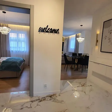 Grand Royal Baltic - Luksusowy 150 Metrow Od Plazy, Port, Taras, Bezplatny Parking, Lokalizacja W Centrum Ustki 乌斯特卡